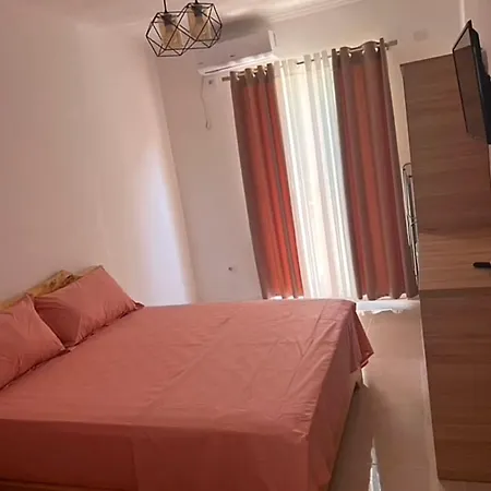Hotel Besniku Διαμέρισμα Shëngjin