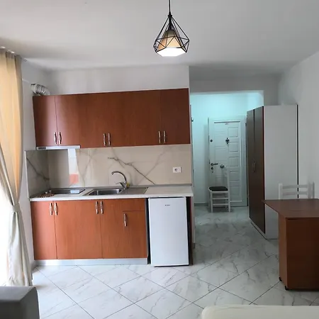 Διαμέρισμα Hotel Besniku *