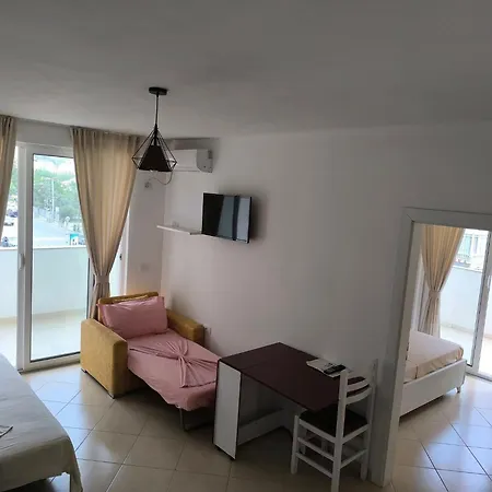 Hotel Besniku * Shëngjin