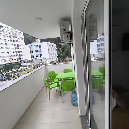 Διαμέρισμα Hotel Besniku